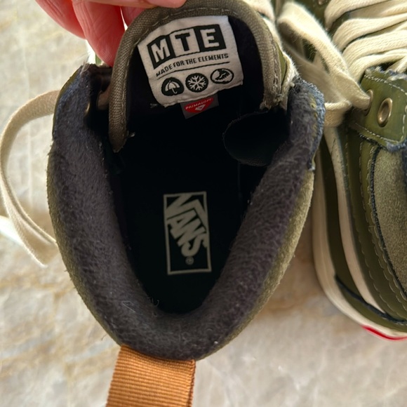 Kids Size 2.5 Vans Skeakers SK8-Hi MTE-1 green - Picture 6 of 7